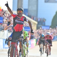 Greg van Avermaet, Paris-Roubaix, 2017, sprint, salute, BMC Racing, pic - ASO